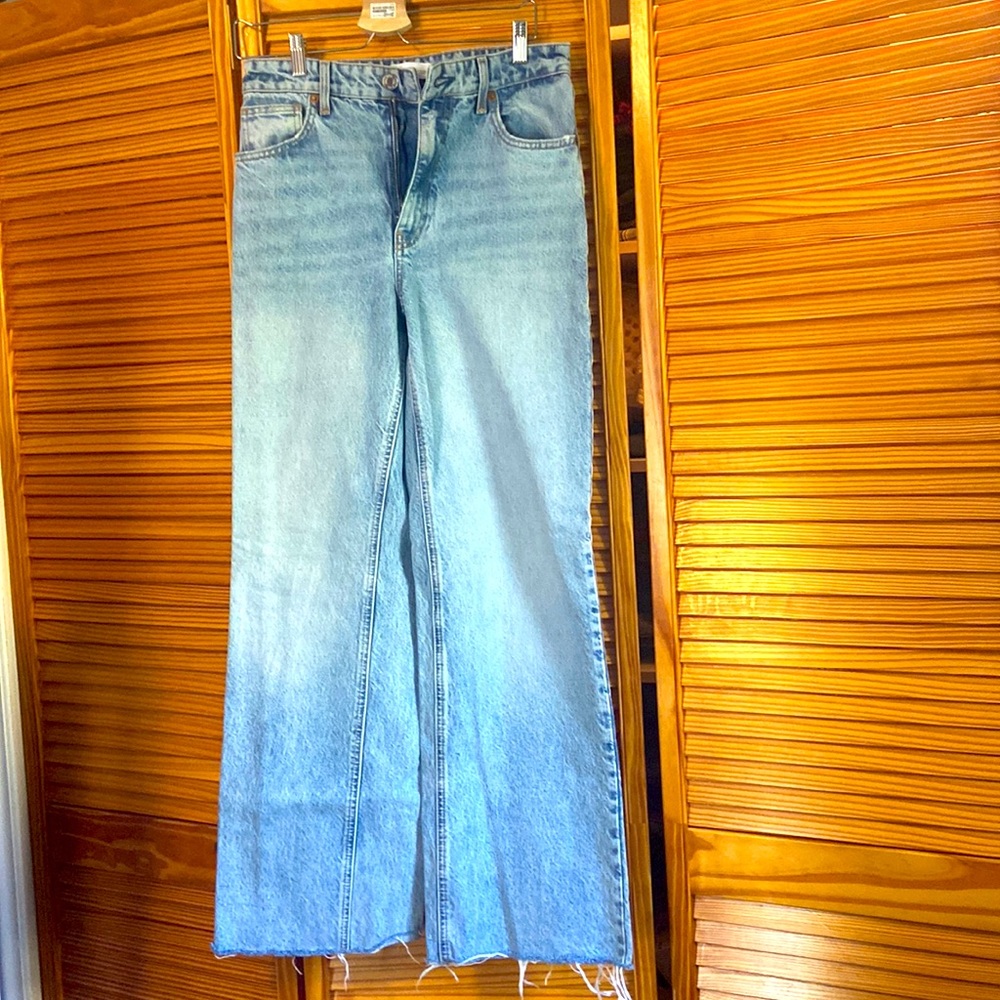 Zara wide leg jeans ! So awesome and trendy